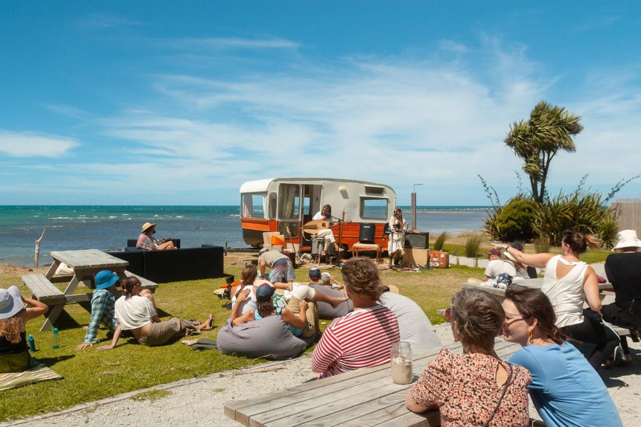 Tatapouri Bay Hotel Gisborne Eksteriør billede