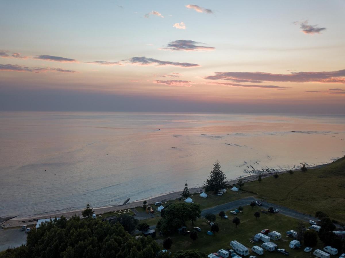 Tatapouri Bay Hotel Gisborne Eksteriør billede