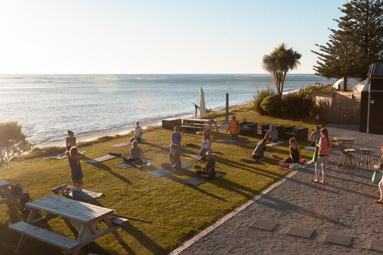 Tatapouri Bay Hotel Gisborne Eksteriør billede