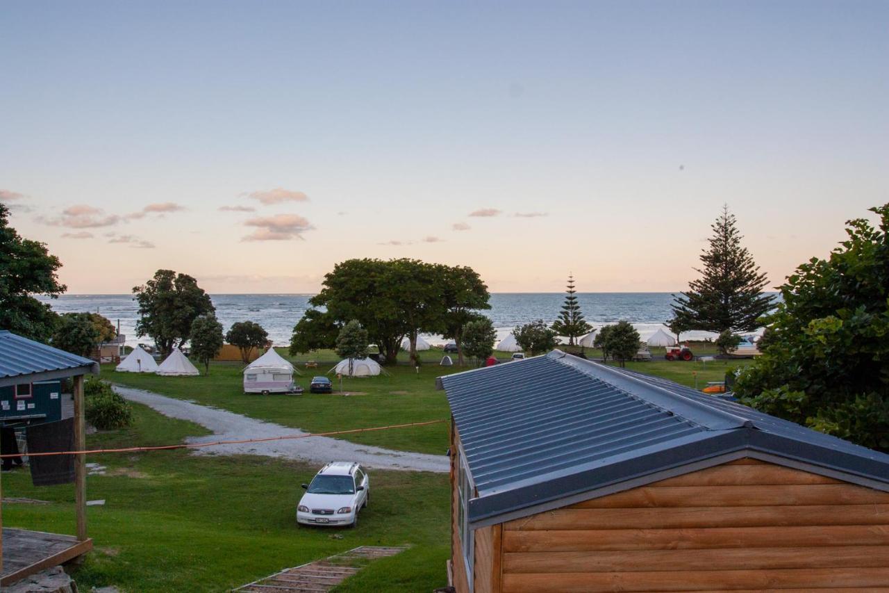 Tatapouri Bay Hotel Gisborne Eksteriør billede